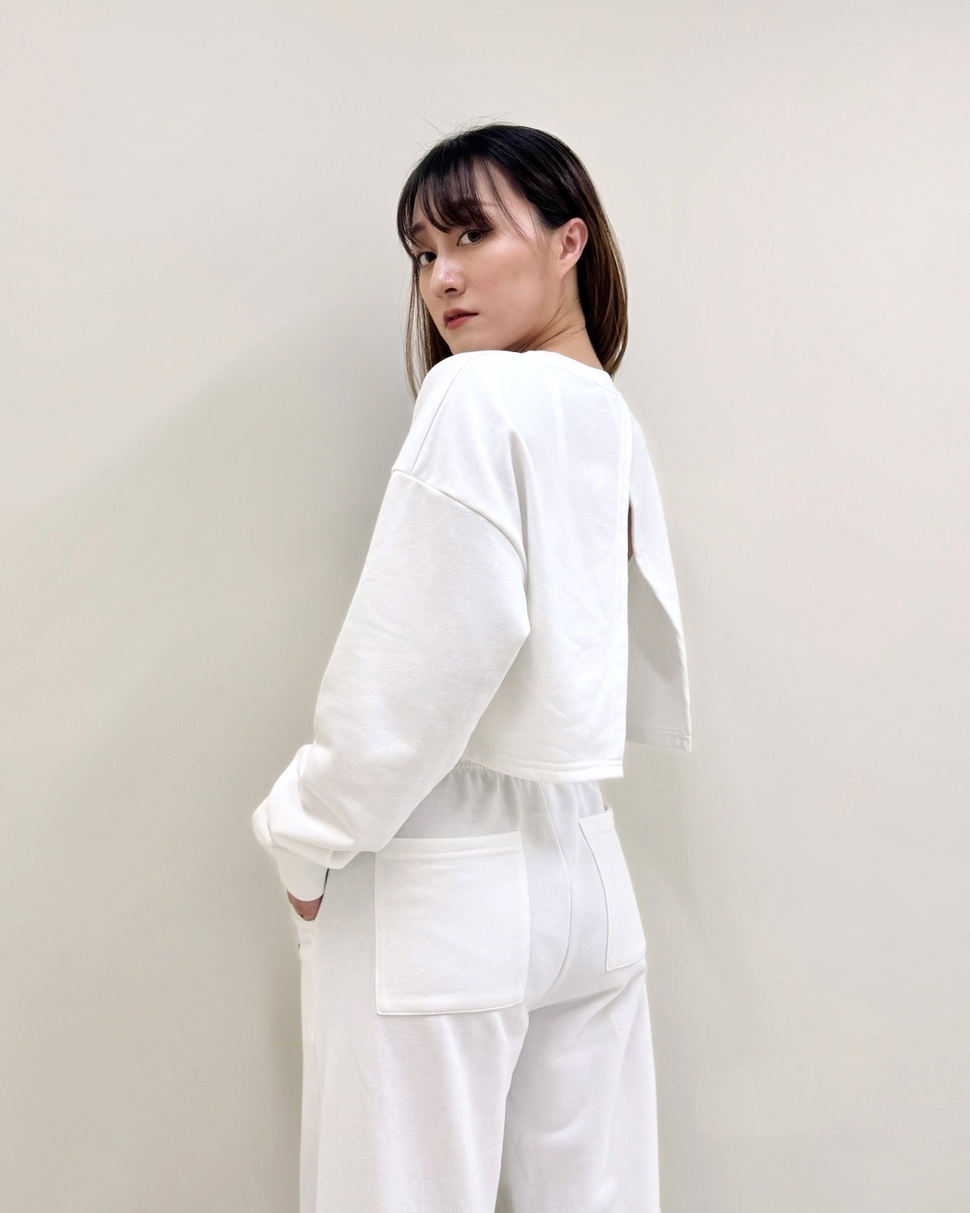 Bilingual Open-back Sweatshirt
