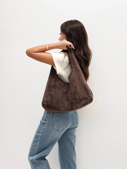 HK$1,200 滿額禮 👜 Suede Handbag